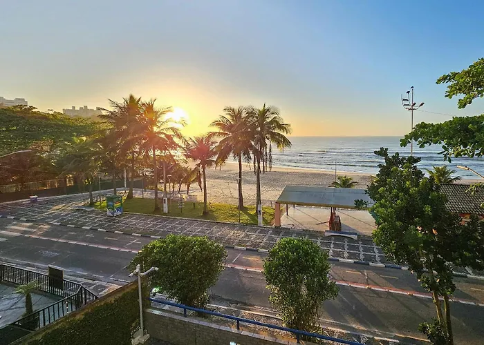 12F - Pé na areia do Guarujá - Praia do Tombo