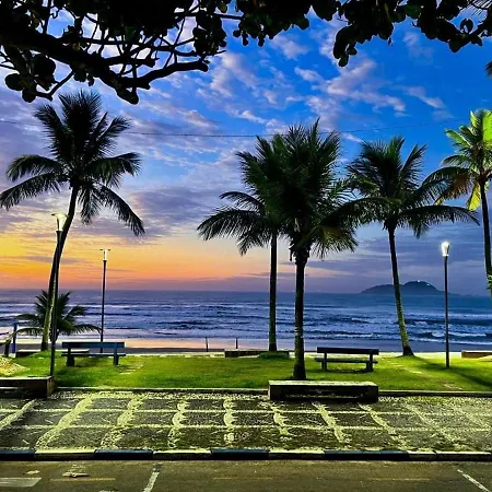 Vista Linda: Beachfront Apartment in Guarujá with Sea View Exterior photo