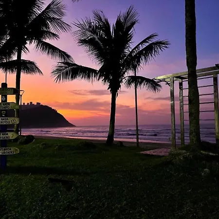 Vista Linda: Beachfront Apartment in Guarujá with Sea View Exterior photo