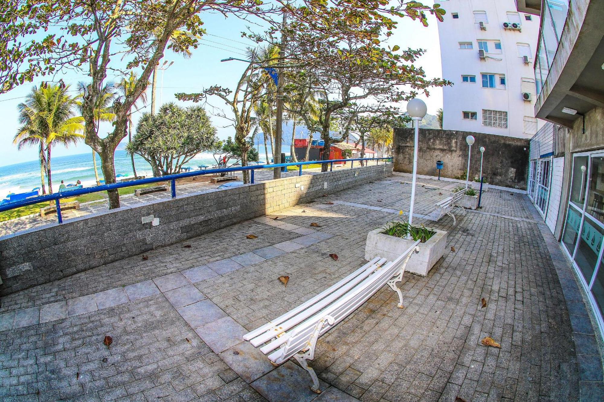 Vista Linda: Beachfront In With Sea View Apartment