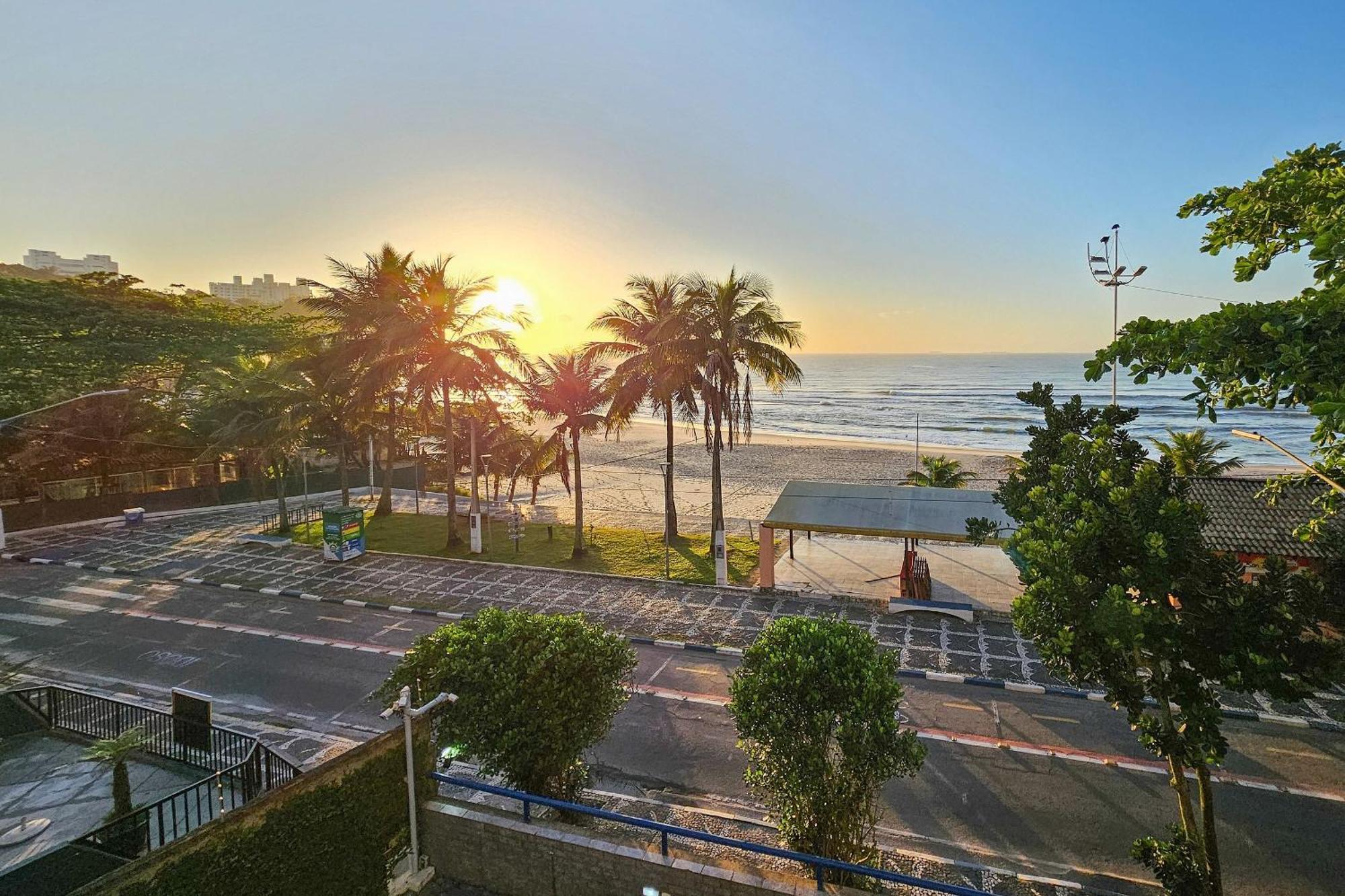Vista Linda: Beachfront In With Sea View Guaruja